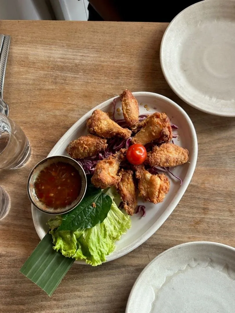 Beignets de poulet, sauce pimentée